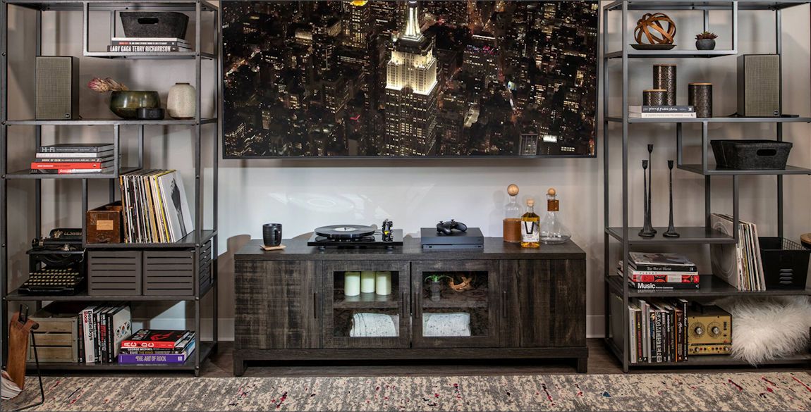 Klipsch THE FIVES Powered Monitor Wireless Speakers - Lifestyle Image